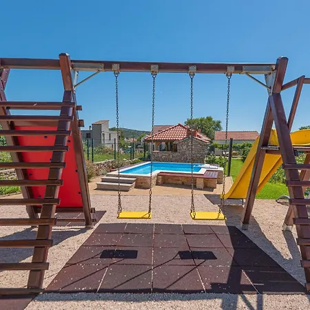 Reunion Villa *