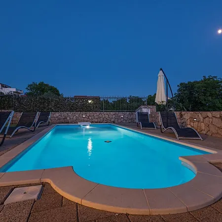 Reunion Villa *